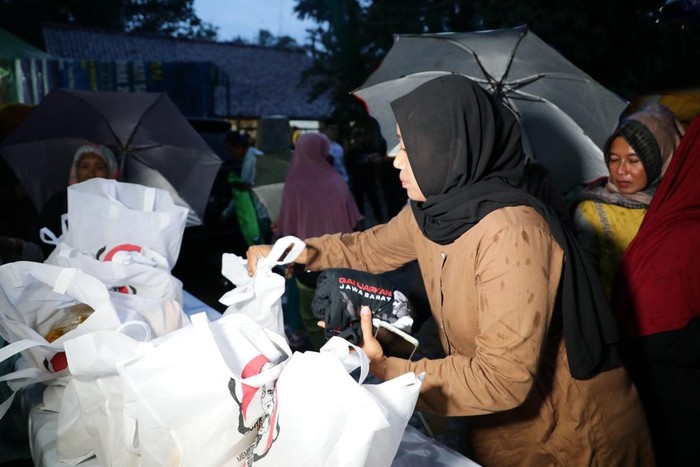 Relawan Ganjar Gelar Sembako Murah