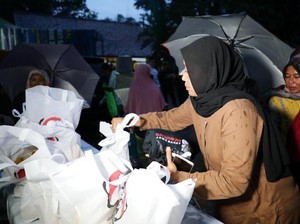 Relawan Pendukung Ganjar Gelar Bazar Sembako Murah di Ciamis