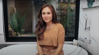 Ini penampilan Wulan Guritno saat ini. Foto: YouTube/Wulan Guritno
