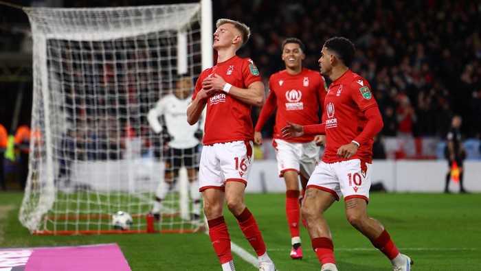 Soccer Football - Carabao Cup - Semi Final - First Leg - Nottingham Forest v Manchester United - The City Ground, Nottingham, Britain - January 25, 2023 Nottingham Forests Sam Sturridge celebrates scoring their first goal with Morgan Gibbs-White before it is disallowed after a VAR review REUTERS/Molly Darlington