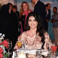 Meski sering tampil di berbagai acara sosial sebagai putri dari Sultan Dubai, sang sheikha disebut memiliki pekerjaan. Ia dilaporkan memiliki brand fashion yang cukup dikenal di Dubai.  Foto: Instagram