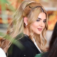 Mahra juga dikenal sebagai selebgram yang suka mempromosikan brand lokal, termasuk dengan menghadiri eksibisi. Foto: Instagram