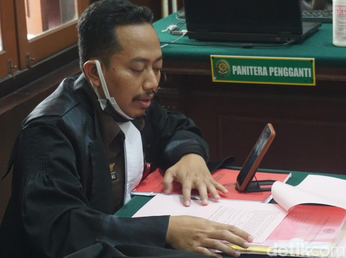 Sidang perkara pencurian proyektor di Kampus Uinsa Surabaya