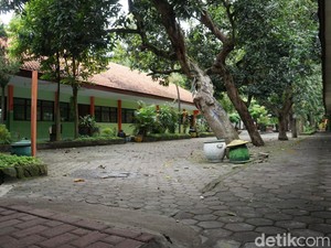 SMAN Puri Mojokerto Diteror Ulat Bulu, Siswa Dipulangkan-Belajar Daring