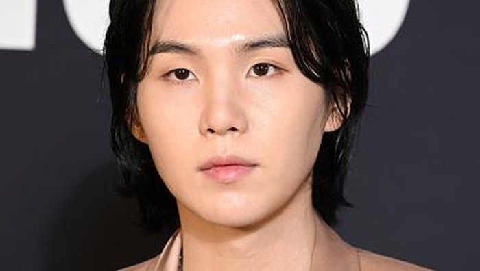 PARIS, FRANCE - JANUARY 25: (EDITORIAL USE ONLY - For Non-Editorial use please seek approval from Fashion House) Suga attends the Valentino Haute Couture Spring Summer 2023 show as part of Paris Fashion Week  on January 25, 2023 in Paris, France. (Photo by Stephane Cardinale - Corbis/Corbis via Getty Images)