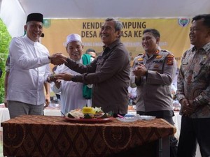 Bupati Meranti-Gubernur Riau Sudah Akur, Kini Potong Tumpeng Bareng