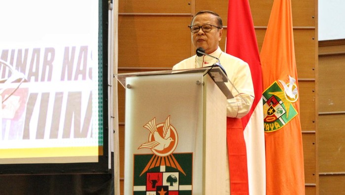 Para tokoh lintas agama dan kepercayaan serta pimpinan Yayasan Atma Jaya dan Universitas Katolik Indonesia Atma Jaya realisasikan dokumen Abu Dhabi dalam penyelesaian penyelesaian masalah kemanusiaan, di Kampus Atma Jaya, Jakarta, Rabu (25/1/2023).