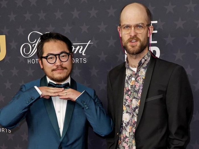 LOS ANGELES, CALIFORNIA - JANUARY 15: (L-R) Daniel Kwan and Daniel Scheinert attend the 28th Annual Critics Choice Awards at Fairmont Century Plaza on January 15, 2023 in Los Angeles, California. Frazer Harrison/Getty Images/AFP (Photo by Frazer Harrison / GETTY IMAGES NORTH AMERICA / Getty Images via AFP)