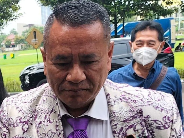 Venna Melinda dan Hotman Paris tiba di Polda Jatim hari ini