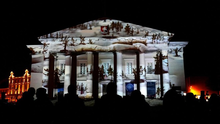 People watch light illumination during Lithuanian capital's 700th anniversary celebration with the festival of lights in Vilnius, Lithuania January 25, 2023. REUTERS/Ints Kalnins