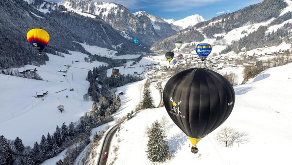 Dilansir dari Reuters, ada 60 balon udara dari 15 negara yang mengikuti festival ini.  