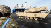 Pengiriman tank-tank canggih ini ke Ukraina ditanggapi santai oleh Rusia. Rusia mengatakan tank-tank itu akan terbakar nantinya di medan perang.  