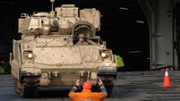 Pemerintah AS sendiri selalu mematahkan kemungkinan itu dengan dalih pengiriman tank M1 Abrams memakan banyak biaya dan perlu pelatihan khusus yang intensif untuk dapat mengoperasikan armada itu. Namun, belakangan AS mulai dilaporkan akan mengirimkan tank M1 Abrams ke Ukraina.  