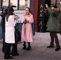 Dalam reality show tersebut, Anna Delvey akan mengundang sejumlah orang-orang populer mulai dari aktor, musisi, seniman, sosialita sampai jurnalis untuk pesta makan malam. Foto: Getty Images