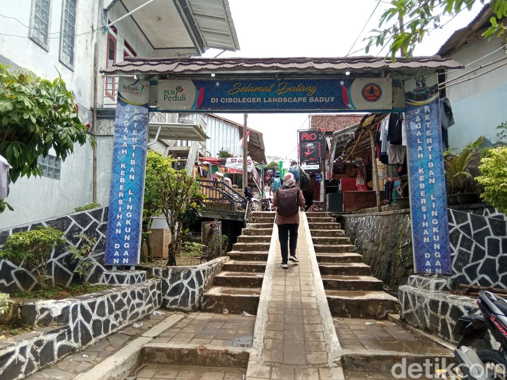 Awal Tahun, Desa Baduy Kedatangan Ribuan Wisatawan