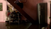 Hujan deras sejak dini hari mengakibatkan banjir dan longsor di sejumlah lokasi di kota Manado.