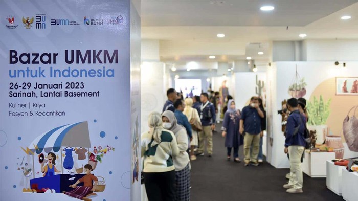 Bazar UMKM untuk Indonesia Digelar di Gedung Sarinah Jakarta Bazar UMKM Untuk Indonesia 2023 digelar di Gedung Sarinah, Jakarta. PT Semen Indonesia (SIG) turut mengirim 32 UMKM binaan ke bazar tersebut.
