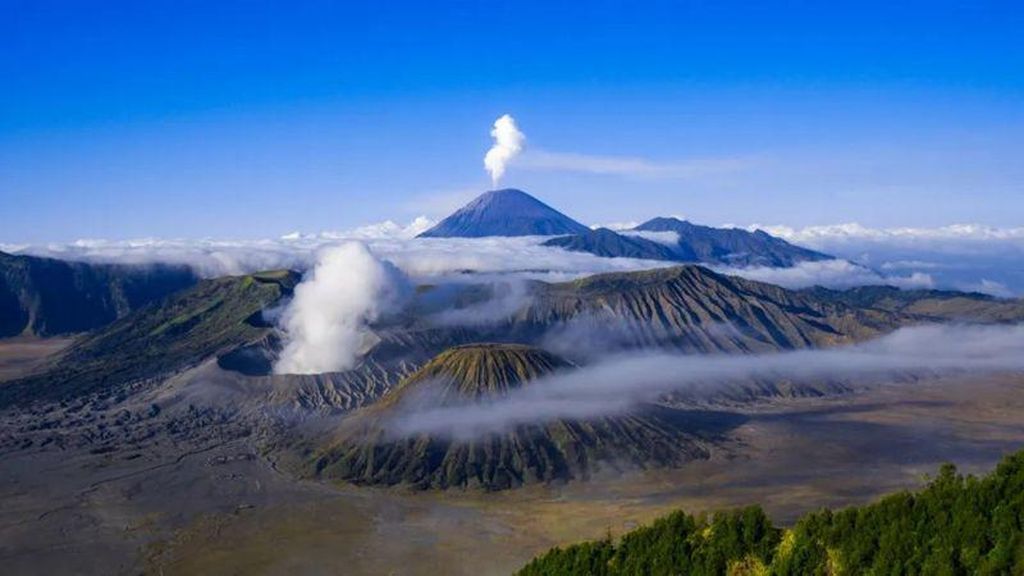 Gunung Berapi Indonesia Bisa Picu Kekacauan Dunia Lewat Selat Malaka