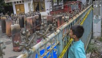Bangunan agen gas elpiji tersebut memiliki ukuran 20 x 15 meter. Kebakaran itu terjadi pada pagi hari tadi sekitar pukul 07.24 WIB. 