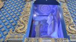 Si Putih dan Biru, Kuil yang Mencolok Mata