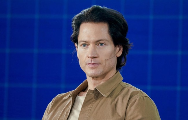 Pria asal Amerika Serikat ini jadi miliarder setelah menjual perusahaannya Braintree Payment Solutions ke EBay senilai Rp 11,9 triliun. Kini dengan uang yang dimilikinya, dia mengembangkan program untuk ‘menolak tua’. Dia sendiri yang menjadi subjek percobaan proyek ini. Foto: Getty Images