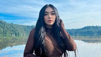 Denada juga mengaku hubungan dengan mantan suami saat ini baik dan prioritas untuk menjaga serta membesarkan Aisha. (Foto: dok Instagram)