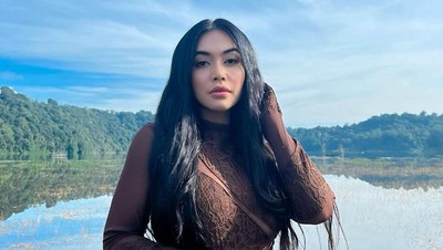 Makin Cantik! Ini Momen Denada Saat Ngemil Donat hingga Martabak