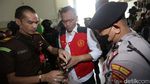 Dituntut 3 Tahun Penjara, Agus Nurpatria Pegang Kepala