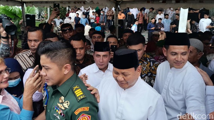 Edy Rahmayadi dan Prabowo Subianto di Masjid Agung Medan (Nizar Aldi/detikSumut)