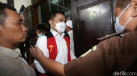 AKBP Arif Rachman Arifin memasuki ruang sidang di Pengadilan Negeri Jakarta Selatan, Jl Ampera Raya, Jaksel, Jumat (27/1/2023).