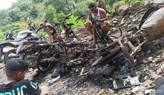Empat sepeda motor wisatawan di Tanduk Benua, Deli Serdang dibakar OTK.