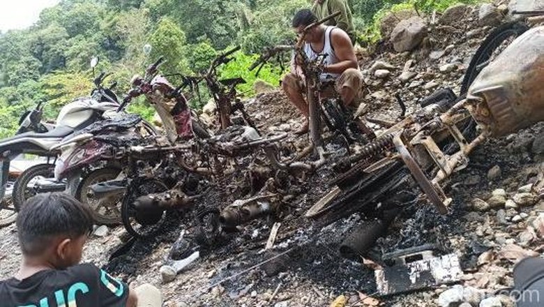 Empat sepeda motor wisatawan di Tanduk Benua, Deli Serdang dibakar OTK.