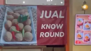 8 Tulisan Bahasa Inggris di Spanduk Jualan Ini Kocak, Cuma Suhu yang Paham