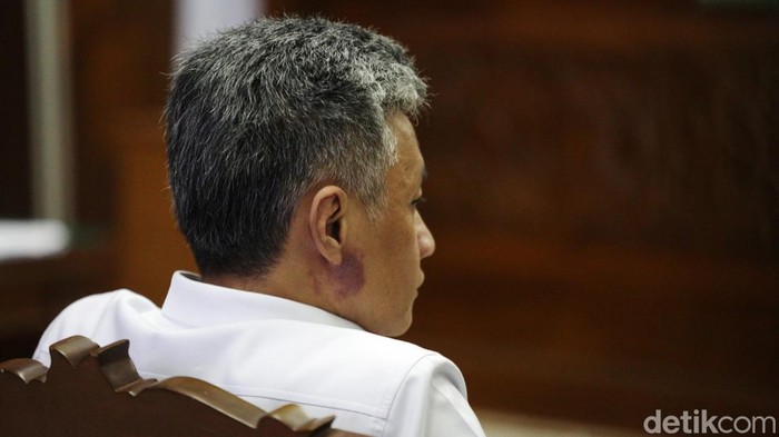 Hendra Kurniawan Dituntut 3 Tahun Penjara Mantan Karo Paminal Divisi Propam Polri Hendra Kurniawan dituntut 3 tahun penjara terkait perusakan CCTV hingga menghambat penyidikan kasus pembunuhan Brigadir N Yosua Hutabarat di Pengadilan Negeri Jakarta Selatan, Jumat (27/1/2023).