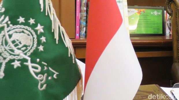Ilustrasi Bendera RI dan NU di kantor PBNU.