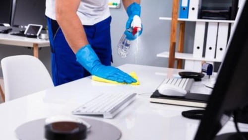 Ilustrasi lowongan kerja cleaning service. Foto: shutterstock