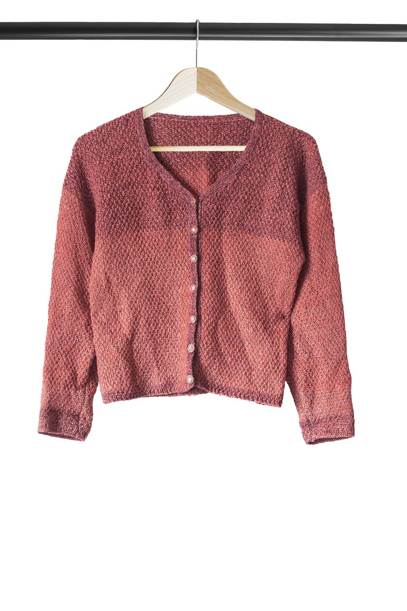 Contoh inspirasi outfit warna terracotta.