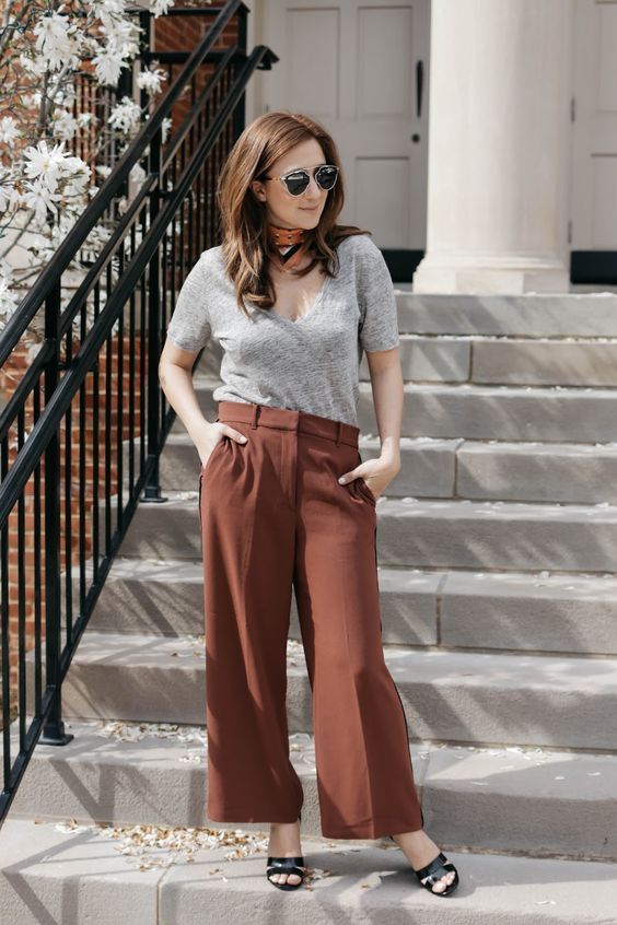 Contoh inspirasi outfit warna terracotta.