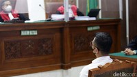 Irfan dituntut 1 tahun penjara oleh jaksa.
