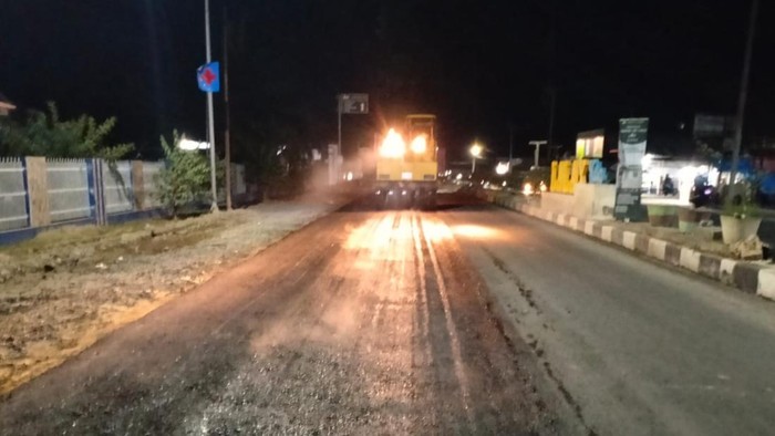 Jalan di Provinsi Riau saat diperbaiki. (Foto: Istimewa)