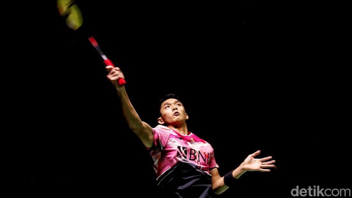Jonatan Christie mengalahkan wakil India, Lakshya Sen, (15-21,21-10,21-13) di perempatfinal Indonesia Masters 2023, Istora Senayan, Jakarta, Jumat (27/1/2023). Jojo maju ke semifinal.