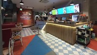 Meski nama-nama menu ini sudah tidak nyeleneh, tapi Kafe Hoax tetap ramai oleh pengunjung. detikTravel pun penasaran dan mencoba untuk mereview tempat nongkrong ini. Foto: Bonauli/detikcom