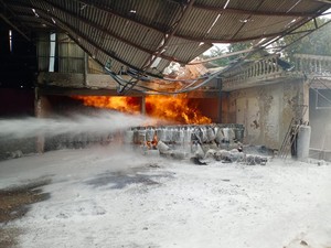 Terjadi Ledakan saat Agen Gas di Jaktim Kebakaran, Warga Teriak Kaget