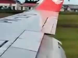 Paniknya Penumpang Usai Sayap Pesawat  Lion Air Tabrak Garbarata