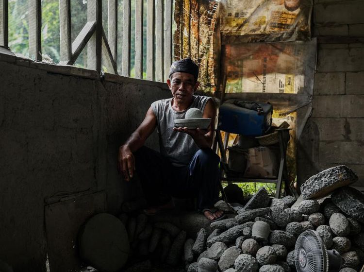 Kerajinan Lesung dan Alu Tradisional Bogor Ini Tembus ke Pasar Asia Lho