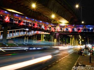 Ramai Skywalk Kebayoran Lama Berbayar Kini Cuma-cuma