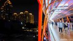 Keren, Kelap-kelip Lampu Skywalk Kebayoran Lama di Malam Hari