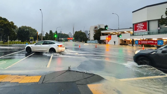 Kota di Selandia Baru Banjir Parah! Banjir menerjang Victoria Street, Auckland, Selandia Baru, Kamis (27/1/2023) waktu setempat.