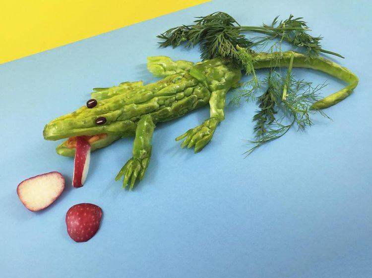 Kreatif! Buah dan Sayuran Ini Dipahat Jadi Karya Seni yang Keren