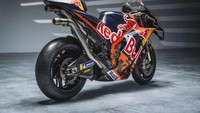 Di atas kertas KTM RC16 masih menggendong mesin 1.000cc empat silinder dengan konfigurasi mesin berbentuk V. Tenaga dari mesin itu mampu mencapai lebih dari 265 daya kuda. Kecepatan maksimalnya bisa lebih dari 340 km/jam. Foto: KTM